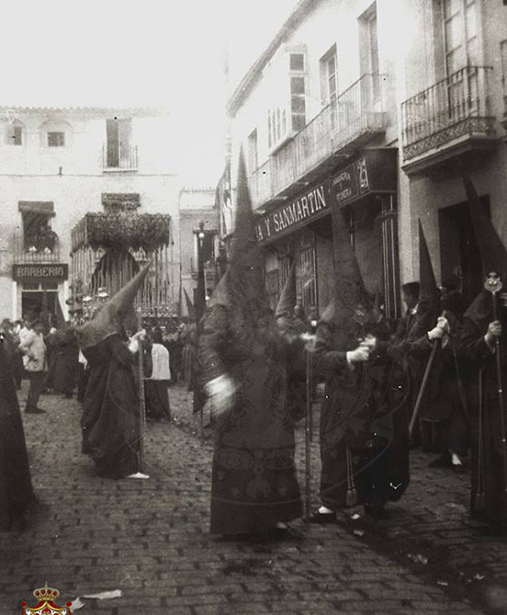 El paso de palio por Almirante Apodaca (principios S. XX)