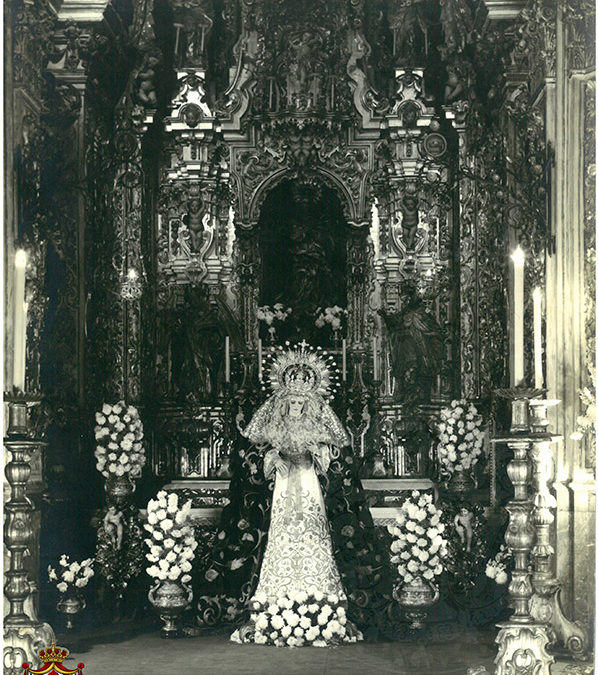 La Virgen en besamanos en la Capilla Sacramental (1964)