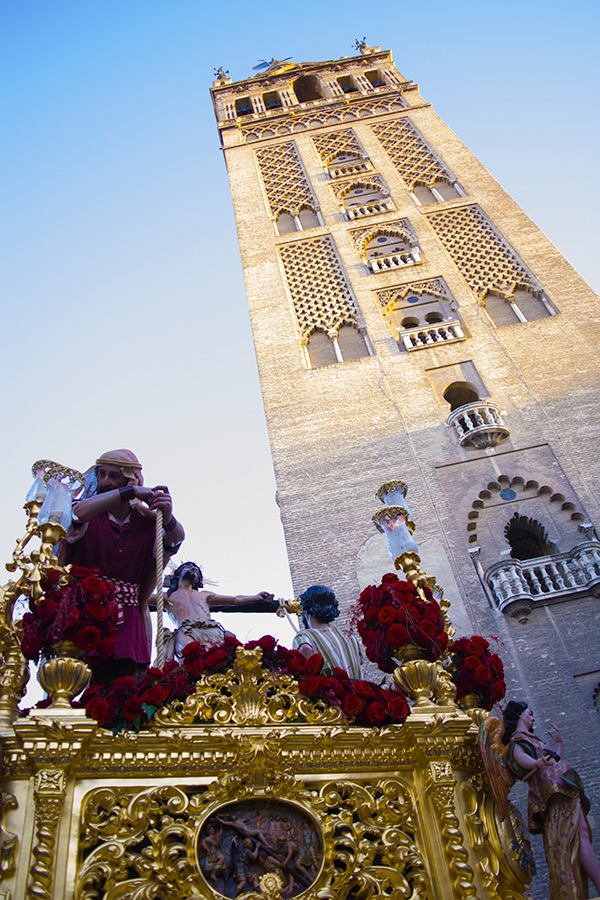 paso de cristo junto a la giralda