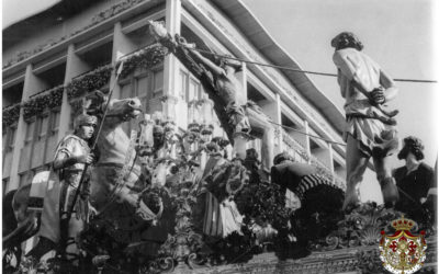 El paso de misterio en la plaza de la Encarnación en 1960