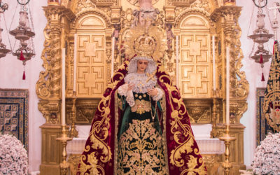 Nuestra Señora de las Lágrimas vestida para el Triduo en su honor
