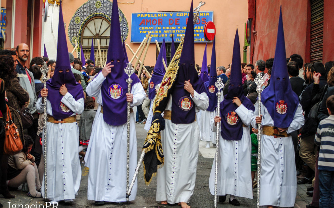 Adquisición de túnicas de nazareno completas