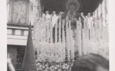 El paso de palio de la Santísima Virgen el Viernes Santo de 1956