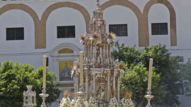 Participación en la Solemne Procesión del Corpus Christi de la ciudad