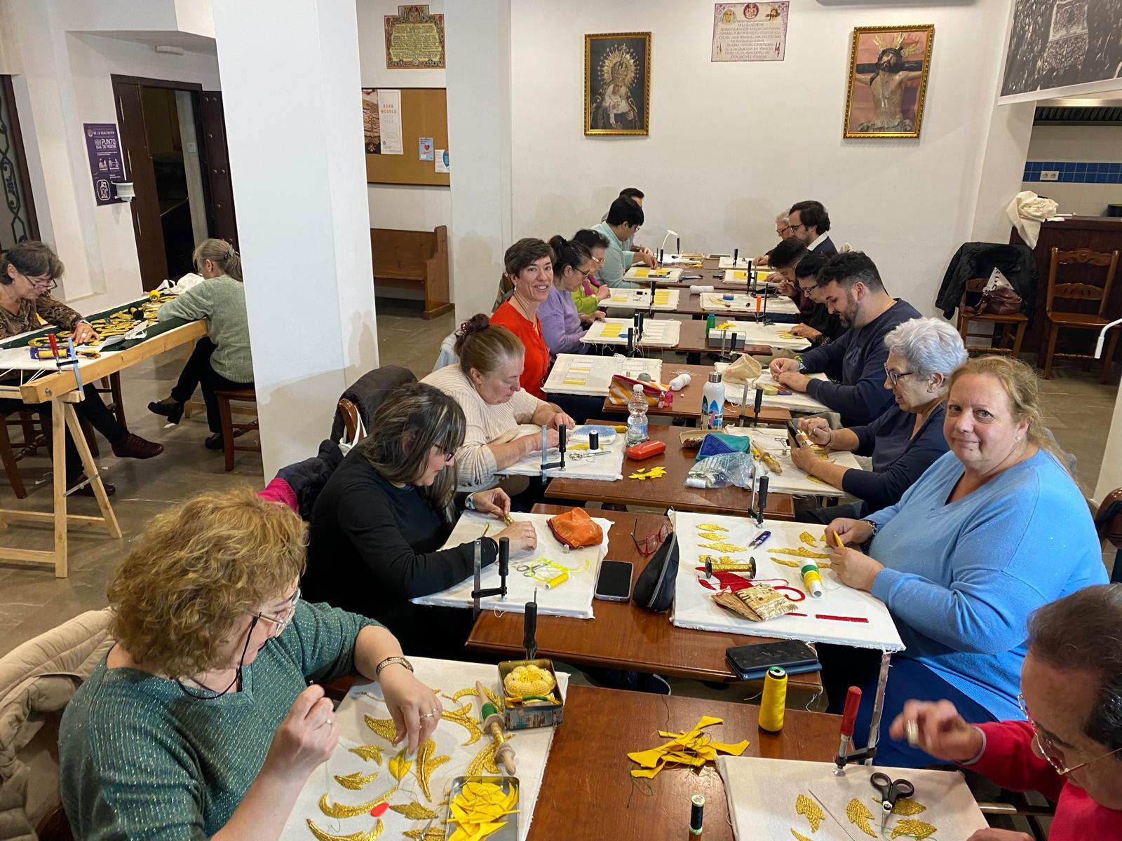 Curso de bordados. Hermandad de la Exaltación.